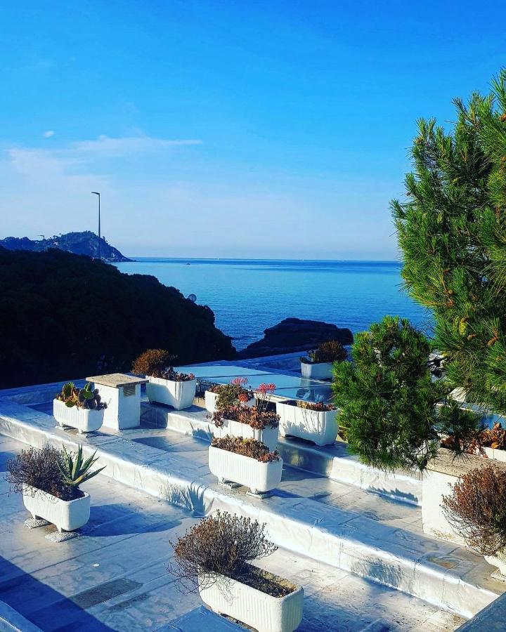 Hotel La Scogliera Cavi di Lavagna Bagian luar foto